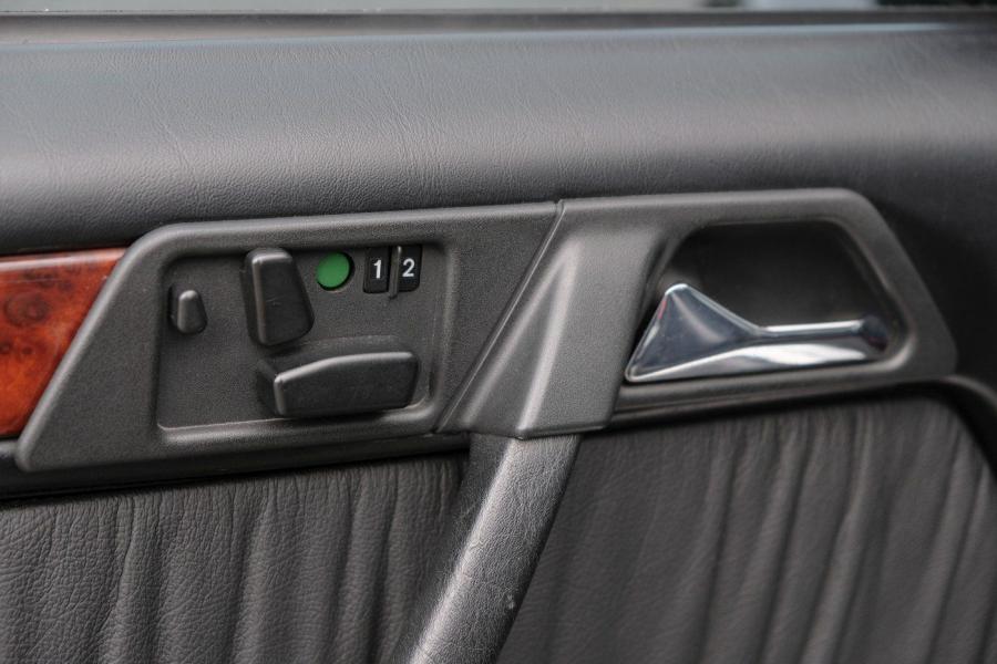 Детали интерьера Mercedes-Benz 500 E (W124) 1992 года  (фото 61 из 69)